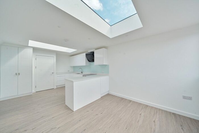 2 Bedroom Flat To Rent In Wyatt Park Road, London, SW2