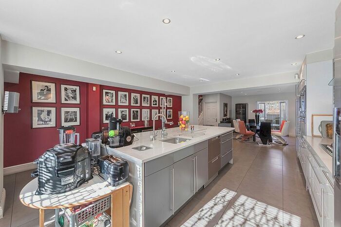 5 Bedroom Property To Rent In Warwick Gardens, Kensington, London, W14