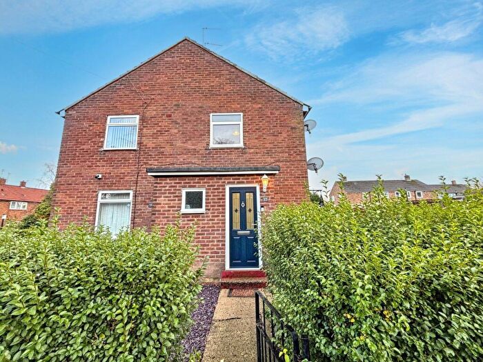 2 Bedroom Flat To Rent In Embleton Avenue, Gosforth, Newcastle Upon Tyne, Tyne And Wear, NE3