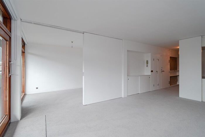 1 Bedroom Flat To Rent In Speed House, Barbican, EC2Y