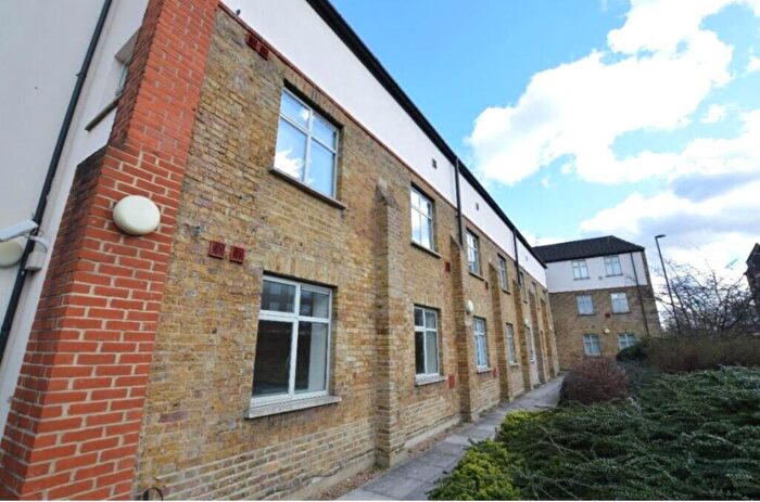 1 Bedroom Apartment To Rent In Bell Green, London, SE26