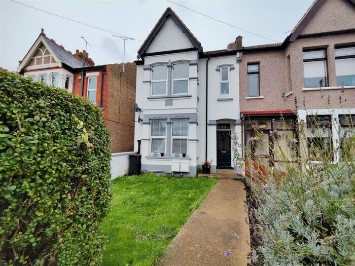2 Bedroom Flat To Rent In Surbiton Road, Southend-On-Sea, SS2
