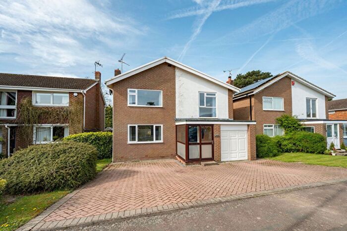 4 Bedroom Detached House For Sale In Lambs Farm Road, Horsham, RH12