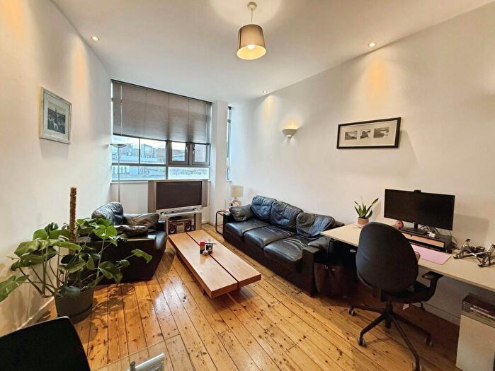 2 Bedroom Flat To Rent In Byron Street, Leeds, LS2