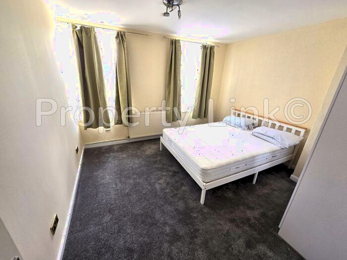 3 Bedroom Flat To Rent In Lodge Avenue, Dagenham, RM9