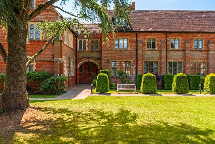 3 Bedroom Apartment For Sale In Abbey Gardens, Upper Woolhampton, Reading, RG7
