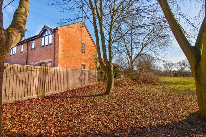 1 Bedroom Apartment To Rent In Woodpecker Way, Northampton, NN4