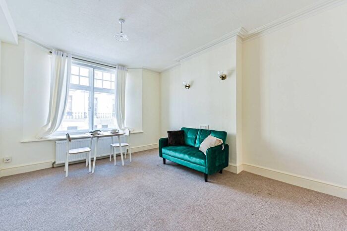 1 Bedroom Flat To Rent In Earls Court, Chelsea, London, SW10