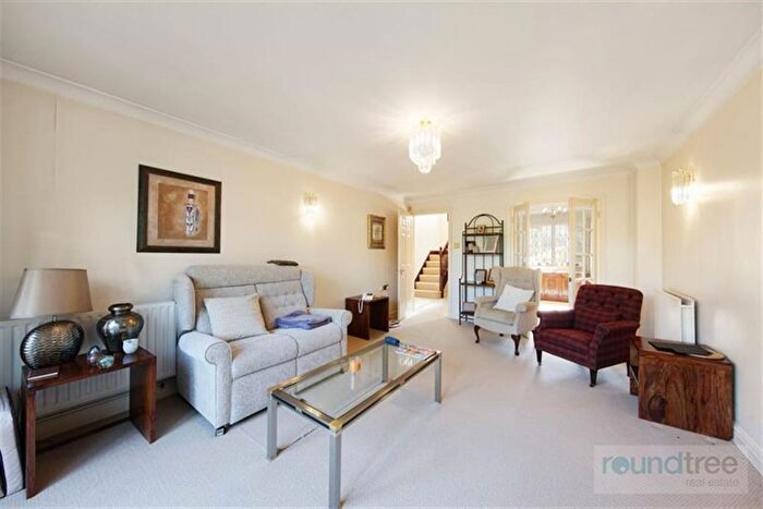 3 Bedroom End Of Terrace House For Sale In Dorchester Terrace, Holders Hill Crescent, Hendon, NW4