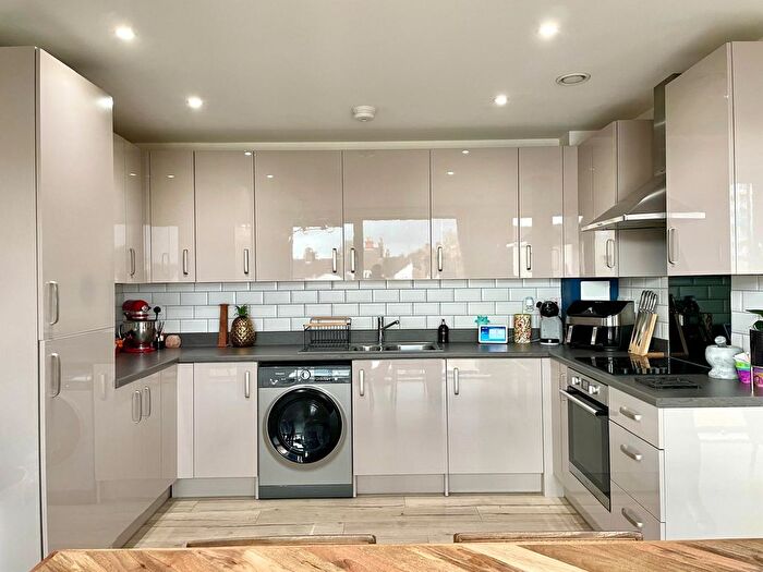 2 Bedroom Flat For Sale In Wrens Cross, Upper Stone Street, Maidstone, Kent, ME15 - Photo 2