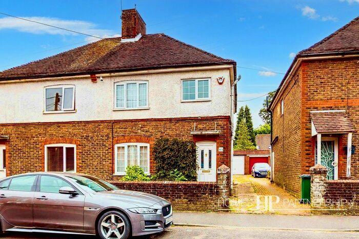 3 Bedroom Semi-Detached House To Rent In Malthouse Road, Crawley, RH10