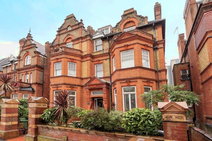 3 Bedroom Apartment To Rent In Eton Avenue, Belsize Park, NW3