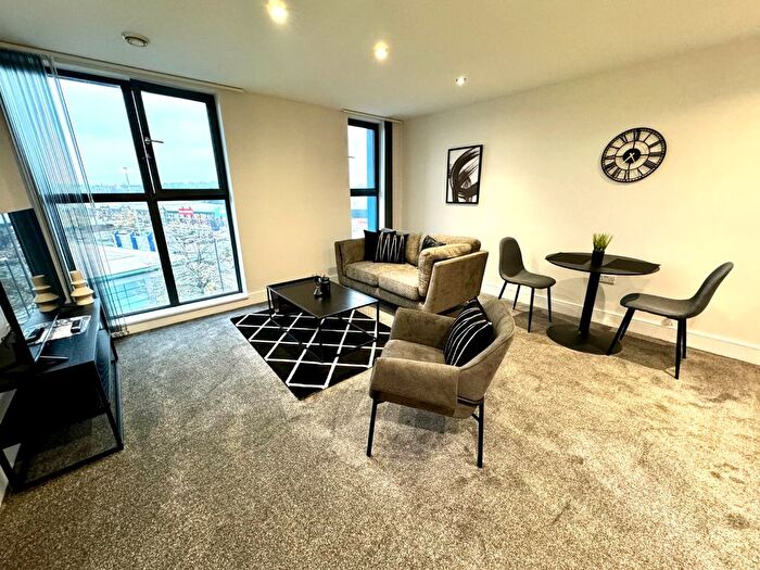 1 Bedroom Flat To Rent In Crown Point Road, Hunslet, Leeds, West Yorkshire, LS10