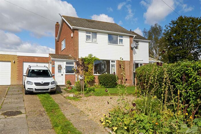 3 Bedroom Detached House For Sale In Park View Rise, Nonington, CT15
