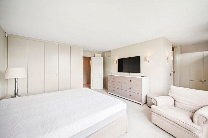 3 Bedroom Flat To Rent In Old Church Street, London, SW3