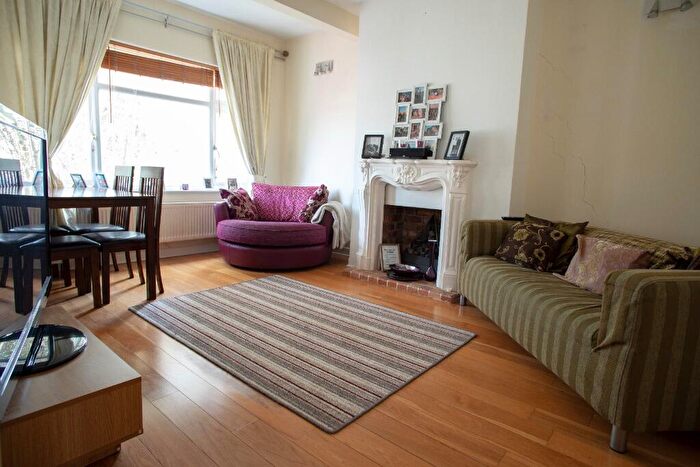 1 Bedroom Flat To Rent In Watford Way, Hendon, London, NW4