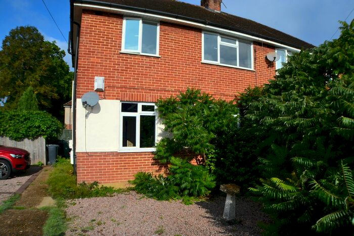 2 Bedroom Maisonette To Rent In Meadow Way, Reigate, RH2