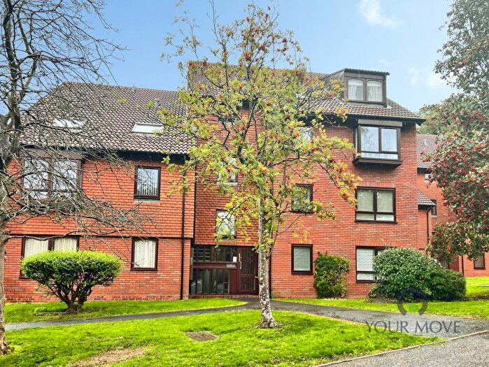 2 Bedroom Flat For Sale In Moncrieffe Close, Dudley, West Midlands, DY2