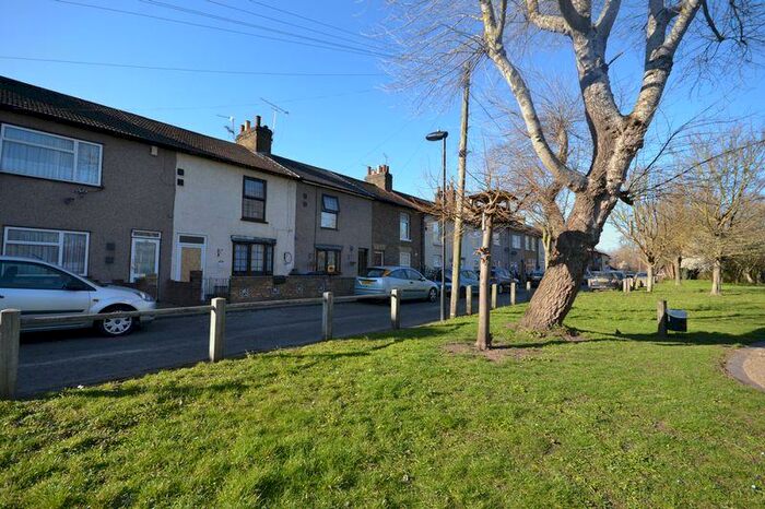 3 Bedroom Terraced House To Rent In Warwick Road, Enfield - Three Bedroom Refurbished House, EN3