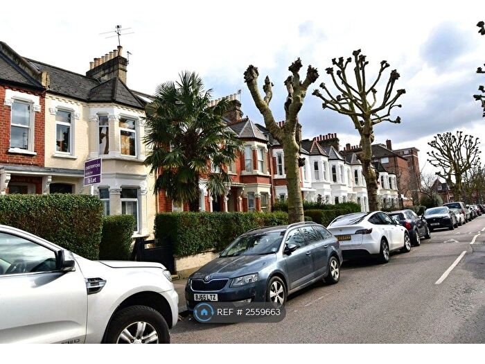 3 Bedroom Flat To Rent In Geraldine Road, London, SW18