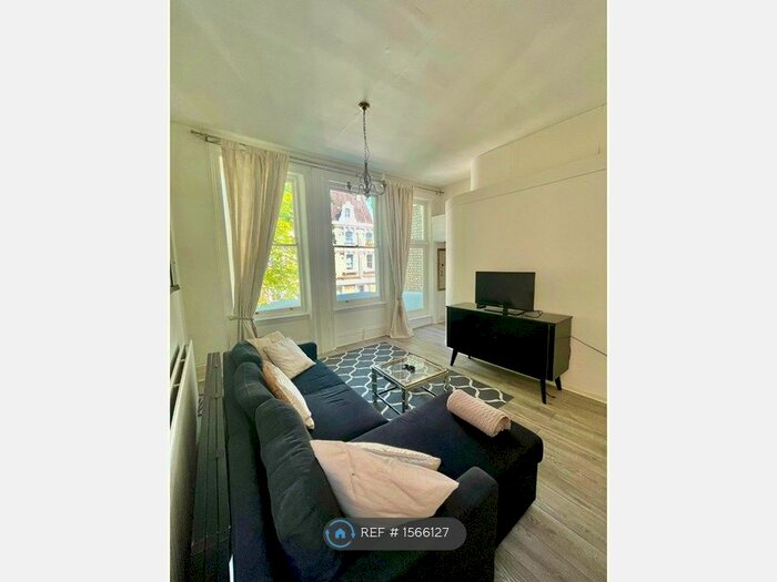 1 Bedroom Flat To Rent In Redcliffe Square, London, SW10