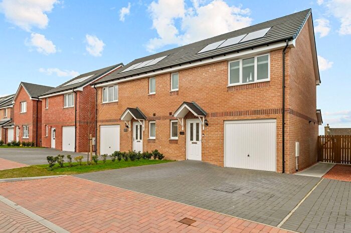 3 Bedroom Semi-Detached House For Sale In Middlerigg Avenue, Reddingmuirhead, FK2
