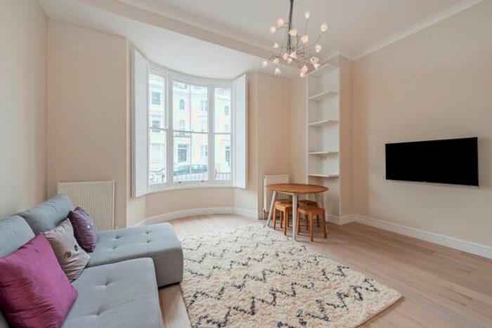 2 Bedroom Flat To Rent In Gloucester Terrace, London, W2