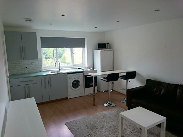 1 Bedroom Apartment To Rent In Windmill Drive, London, NW2