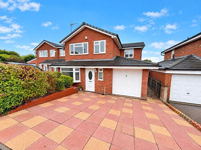 4 Bedroom Detached House For Sale In Amberwood, Chadderton, Oldham, OL9