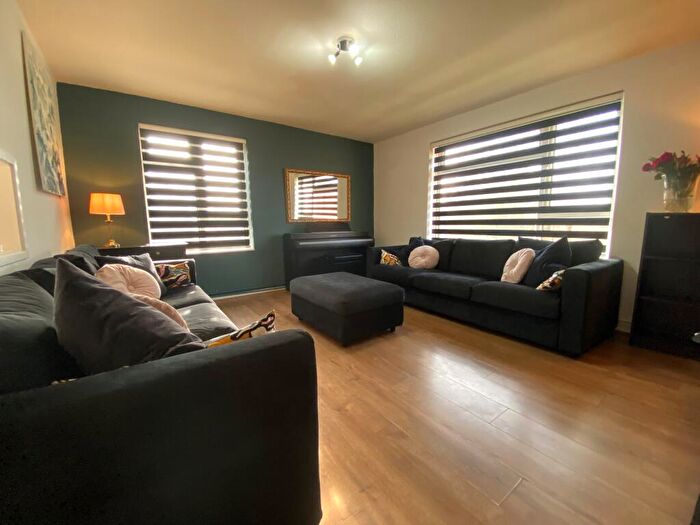 2 Bedroom Apartment To Rent In Hollyfield, Hatfield, AL10