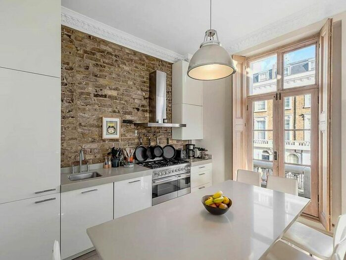 3 Bedroom Flat To Rent In Cambridge Street, Pimlico, London, SW1V
