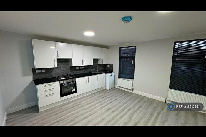 3 Bedroom Flat To Rent In Wrotham Road, Gravesend, DA11