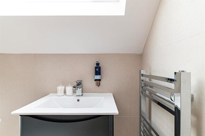 2 Bedroom Apartment To Rent In Chelmsford Grove, Sandyford, Newcastle Upon Tyne, NE2