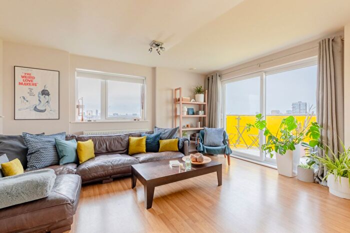 2 Bedroom Flat To Rent In Wager Street, London, E3