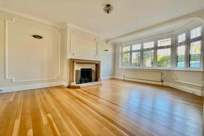 3 Bedroom Property To Rent In Malvern Drive, Woodford Green, IG8