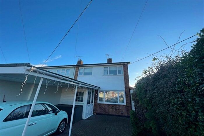 3 Bedroom Semi Detached House For Sale In Wamburg Road, SS8