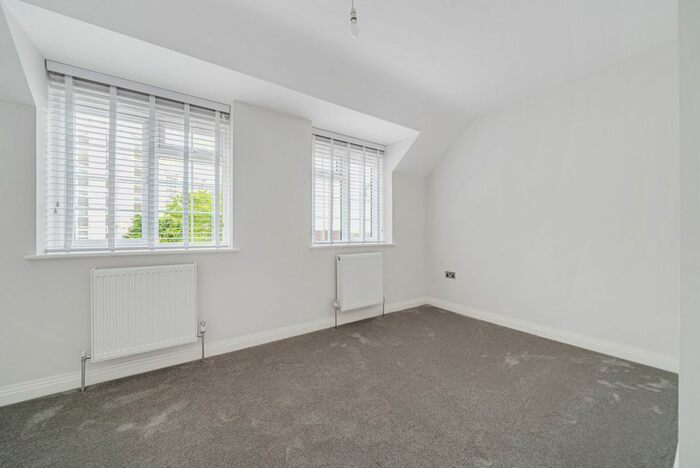 2 Bedroom Terraced House For Sale In Castleview Road, Weybridge, KT13