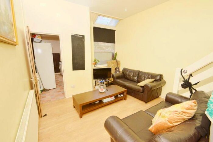 3 Bedroom House To Rent In Viscount Street, Manchester, M14