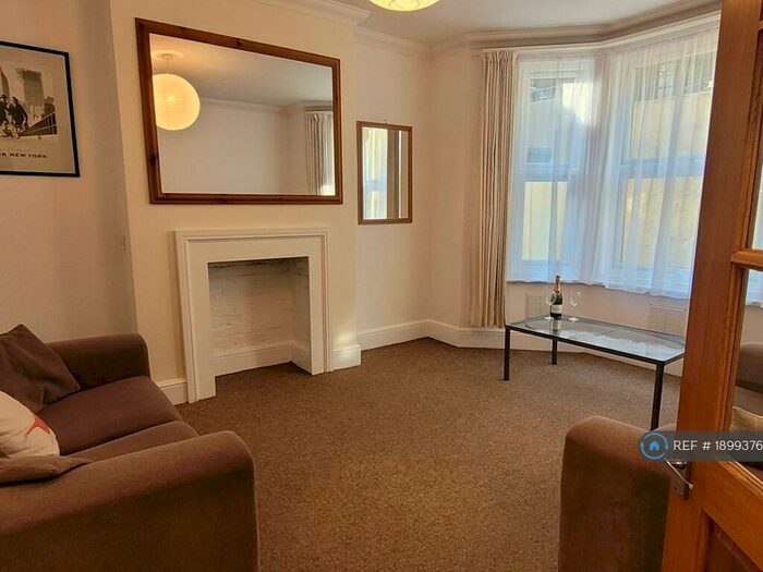 1 Bedroom Flat To Rent In Millers Road, Brighton, BN1