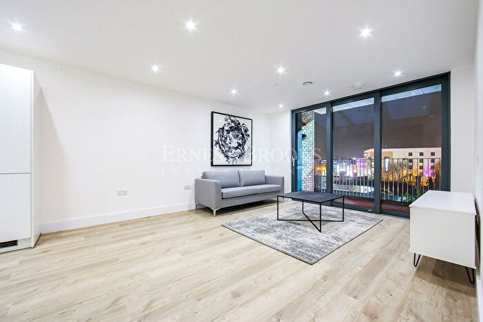 1 Bedroom Flat To Rent In Kempton House, High Street, Staines-Upon-Thames, TW18