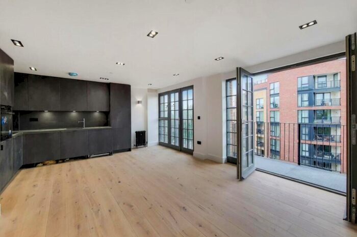 2 Bedroom Flat To Rent In Heaton Road London, SE15