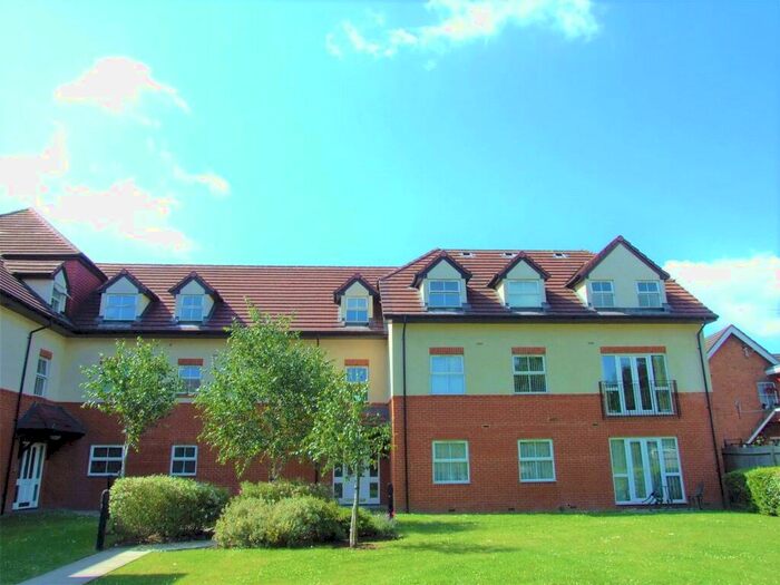 2 Bedroom Apartment To Rent In Pinewood Avenue, Crowthorne, Berkshire, RG45