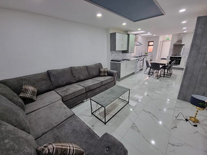 8 Bedroom Semi Detached House To Rent In Rookery Road, Selly Oak, Birmingham, B29