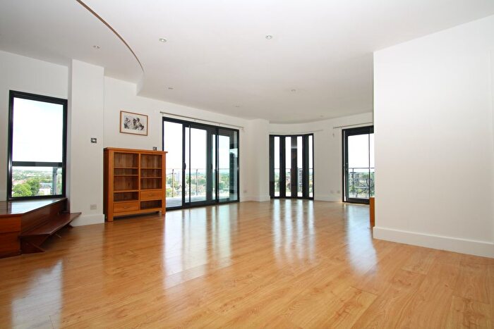 2 Bedroom Flat To Rent In Point Central, Croydon, CR0