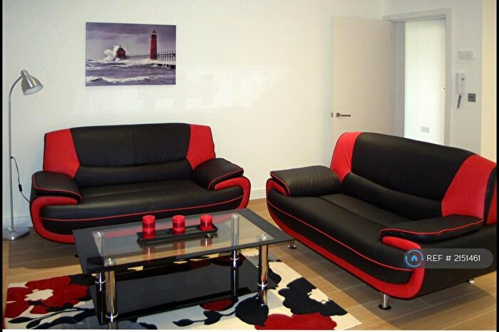 2 Bedroom Flat To Rent In Admirals Quay, Southampton, SO14