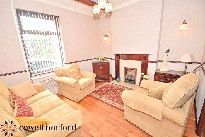 3 Bedroom End Of Terrace House For Sale In Hollin Lane, Bamford, Rochdale, OL11