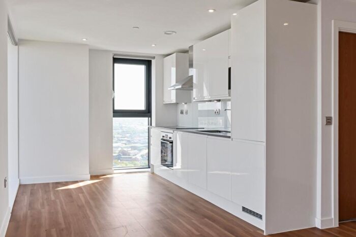 2 Bedroom Flat To Rent In Castle Park View, Castle Street, Bristol, BS2