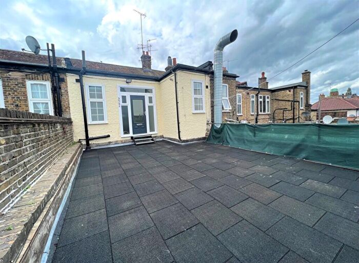 2 Bedroom Apartment To Rent In Pinner Road, Harrow, HA2