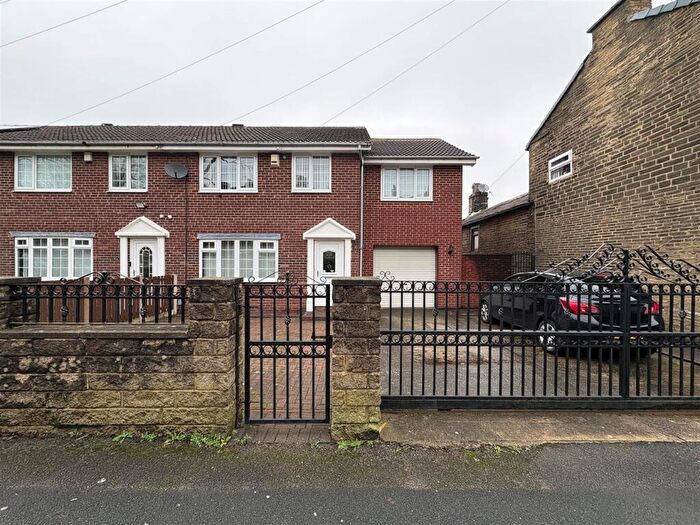 5 Bedroom Semi Detached House For Sale In Necropolis Road, Bradford, BD7
