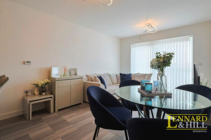 2 Bedroom Flat For Sale In Dovestone Close, Grays, RM20